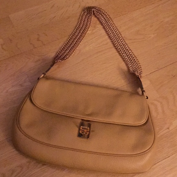 shoulder bag with gold chain strap